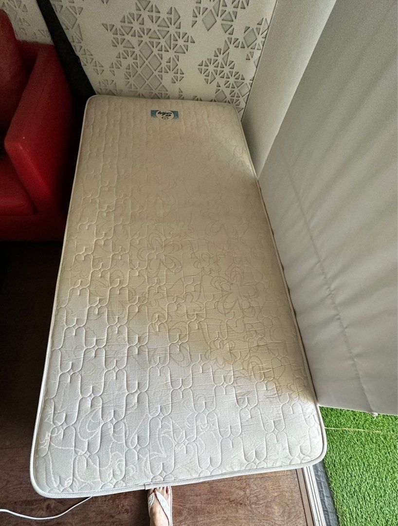 Single Bed Mattress with Storage (Category: Bedding & Towels) located in Manila. Submitted by kurlash (Listing ID 1438924634, Image 2). Description: 38 x 75 inches Mattress and Base connected. Can be stored upright. .