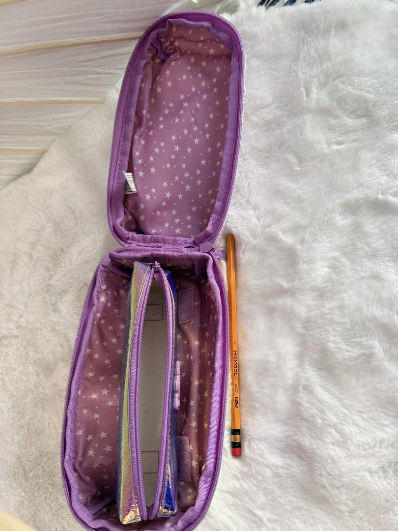 G5 Skylar Iridescent Unicorn Pencil Case (Category: Stationery & School Supplies) located in Taguig. Submitted by _annaq_ (Listing ID 1438901650, Image 3). Description: Never used. kept in storage. - Features a pencil holder - Great size for pens, pencils, and stationery For everyone’s fairness and transparency, kindly read Seller's Policy first before making an offer 😊 1. Please make sure that the product description, condition, reservation ter
