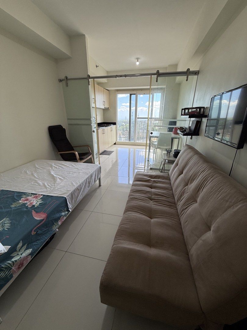 SM WIND RESIDENCES TOWER 2 (Category: Apartments & Condos) located in Quezon City. Submitted by heyyasi (Listing ID 1438973309, Image 2). Description: -Location: TOWER 2 6th floor, Brgy. Maharlika West Tagaytay City -Floor area: 26.62 -Basic furnished - Facing amenitiies - Clean title / Updated RPT -Never been rented or used for airbnb AMENITIES: -Clubhouse -Triangle park -Swimming pool ( indoorand outdoor) -Function room -Basketball, Badminton, 