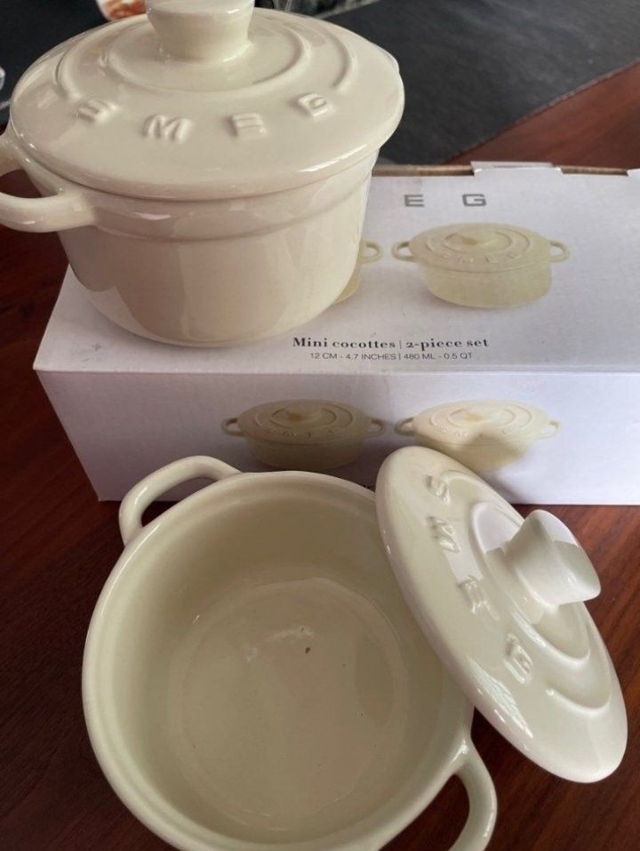 SMEG mini cocottes Mini ceramic pot 2pc set (Category: Cookware & Accessories) located in Taguig. Submitted by mschelsea (Listing ID 1438882967, Image 3). Description: 4 sets available meet up or pick up anytime lbc cop available.
