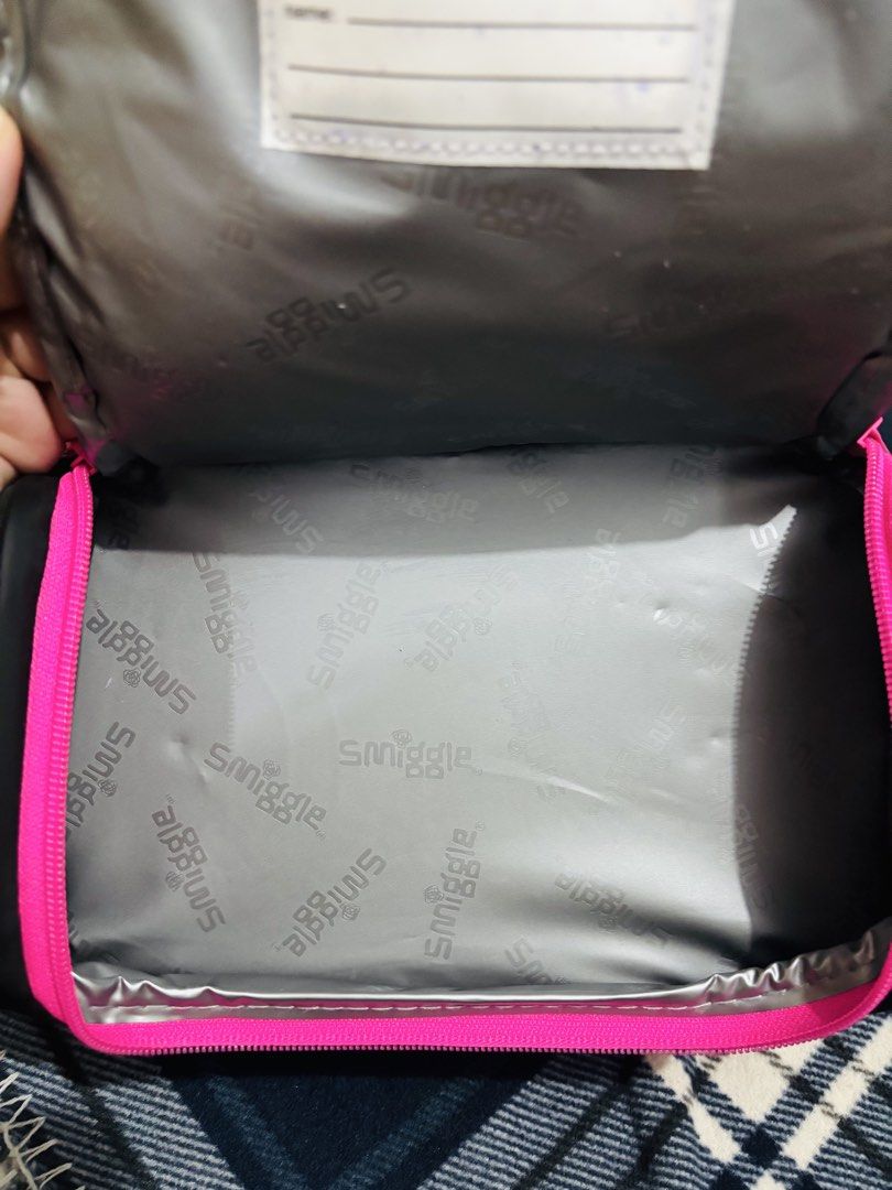 Smiggle Double Decker Lunch bag (Category: Food Organization & Storage) located in Taguig. Submitted by ellies_basket (Listing ID 1438984645, Image 3). Description: Smiggle Double decker lunch bag >flaw: dun sa lagayan ng name. there used to be a sticker pero tinanggal ko and medyo may residue. >original bought from singapore .