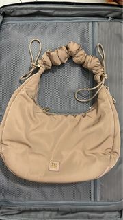 (Category: ) located in . Submitted by closetdropss (Listing ID 1438904650, Image 1). Description: .