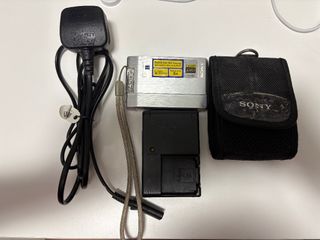 （分類：）位於 。 由 yowhatsupppppppp 提交（商品編號 1439038220，圖片 1）。簡介： 。