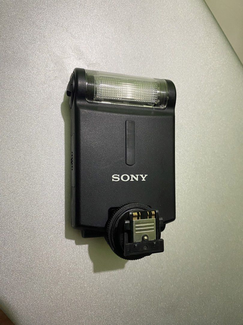 Sony HVL-F20M external flash for Alpha cameras (Category: Flashes) located in Cebu City. Submitted by fiercewhale_b1a922 (Listing ID 1439005403, Image 3). Description: - Sony flash unit - Black body - Sony logo - Rectangular flash head - Hot shoe mount included.