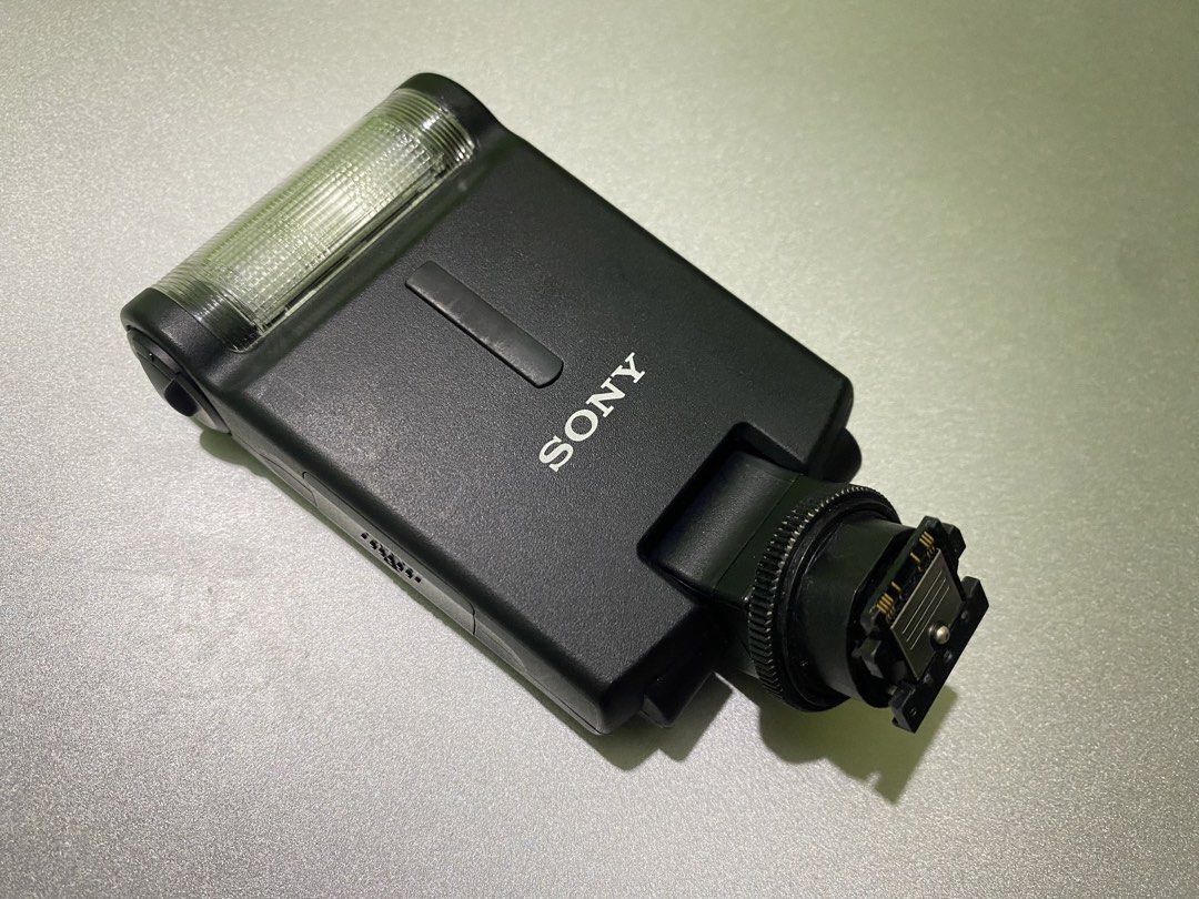 Sony HVL-F20M external flash for Alpha cameras (Category: Flashes) located in Cebu City. Submitted by fiercewhale_b1a922 (Listing ID 1439005403, Image 2). Description: - Sony flash unit - Black body - Sony logo - Rectangular flash head - Hot shoe mount included.