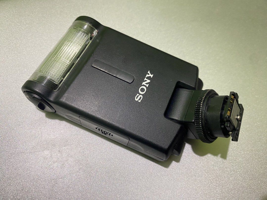 Sony HVL-F20M external flash for Alpha cameras (Category: Flashes) located in Cebu City. Submitted by fiercewhale_b1a922 (Listing ID 1439005403, Image 1). Description: - Sony flash unit - Black body - Sony logo - Rectangular flash head - Hot shoe mount included.