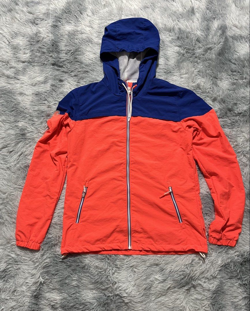 Superdry Sports Cagoule Jacket (Category: Coats, Jackets and Outerwear) located in Sasmuan (Sexmoan). Submitted by winterclothes.ph (Listing ID 1438986543, Image 1). Description: Superdry Sports Cagoule Jacket M on tag... Width 21. Length 26.5 Excellent Condition...