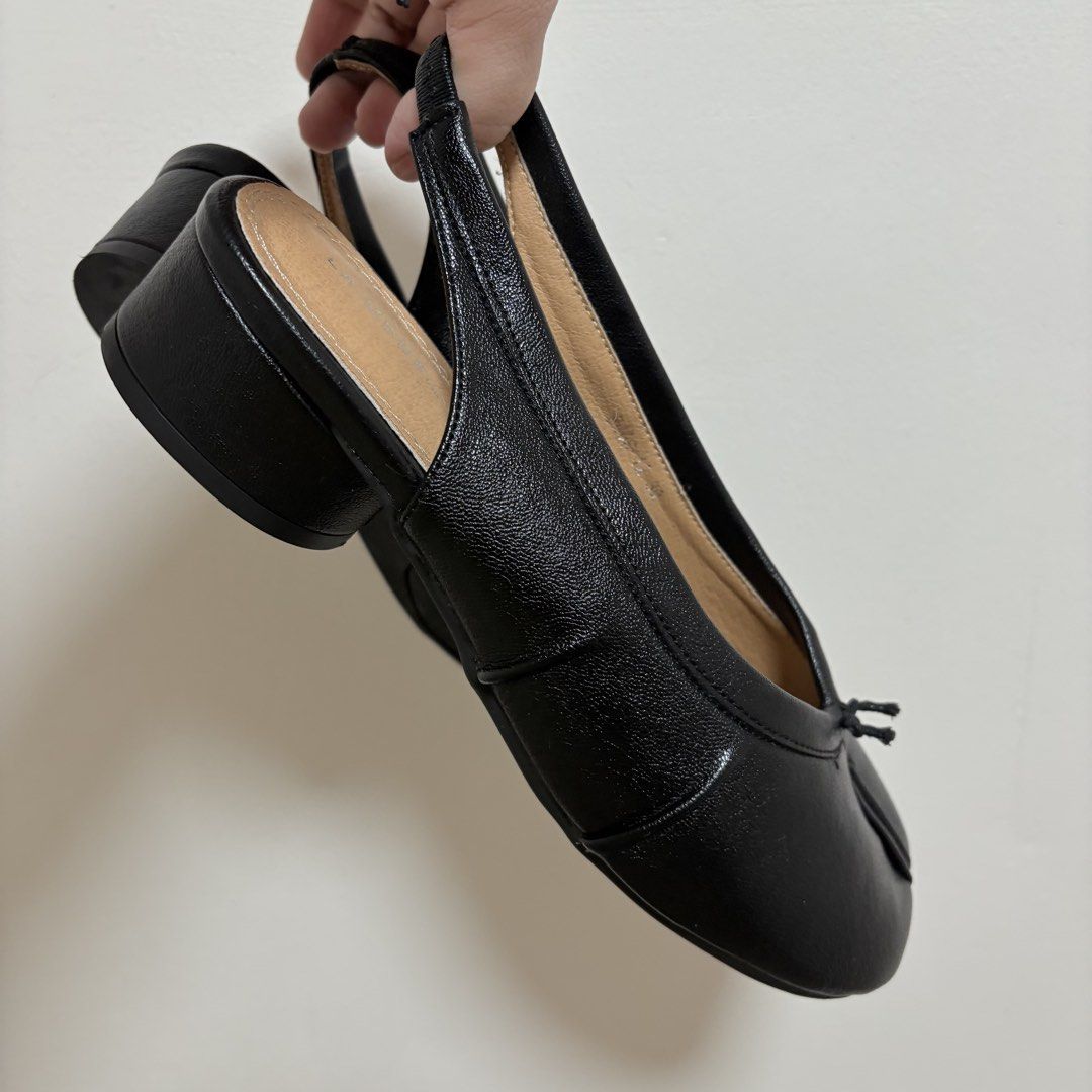 (BRANDNEW) TABI SLINGBACK HEELED PUMPS (Category: Sandals) located in Cainta. Submitted by prebyihellop (Listing ID 1438988711, Image 2). Description: Without tag Never been used With super small dent dot size (not noticeable) Maison margiela dupe 25.5cm Heavy Good quality Can fit size 9 wide feet Size 10 slim fit Size 40 Good as new Never pa nagamit.