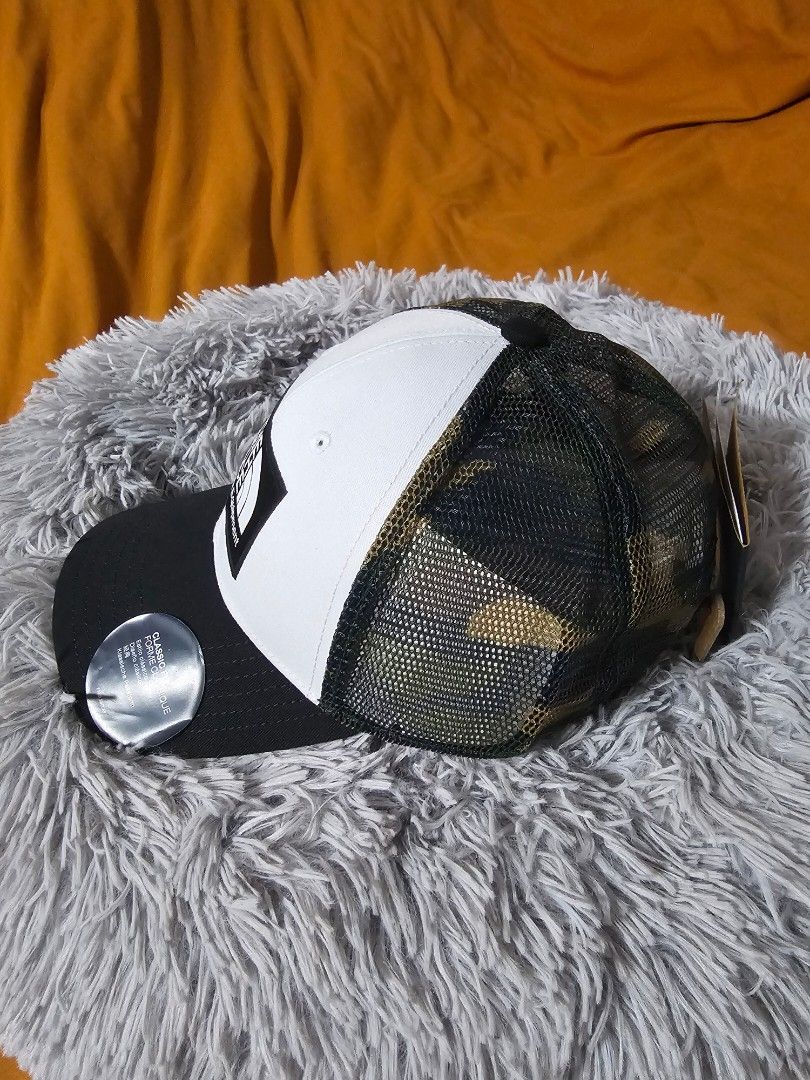 The North Face Camo Trucker Cap (Category: Caps & Hats) located in Mandaluyong City. Submitted by haneinomichi (Listing ID 1438896656, Image 3). Description: - The North Face cap - Classic trucker style - White front panel with The North Face logo - Black brim - Camo mesh back - Includes original tags - Adjustable strap for a comfortable fit - Ideal for outdoor use.