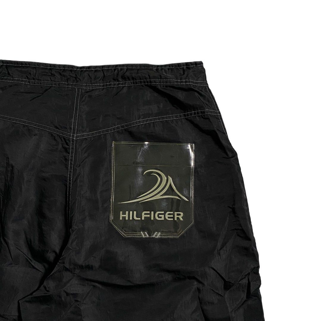 Tommy Hilfiger Contrast Stitching Board Short (Category: Swim Trunks & Board Shorts) located in Manila. Submitted by streetplug (Listing ID 1439024736, Image 3). Description: issues : none ☑️ size : large 10/10 color rate 🎨 complete tags ✅ las piñas location 📌 jnt or lalamove 🚛 meetup around las piñas area ‼️ dm/add for more details ‼️.