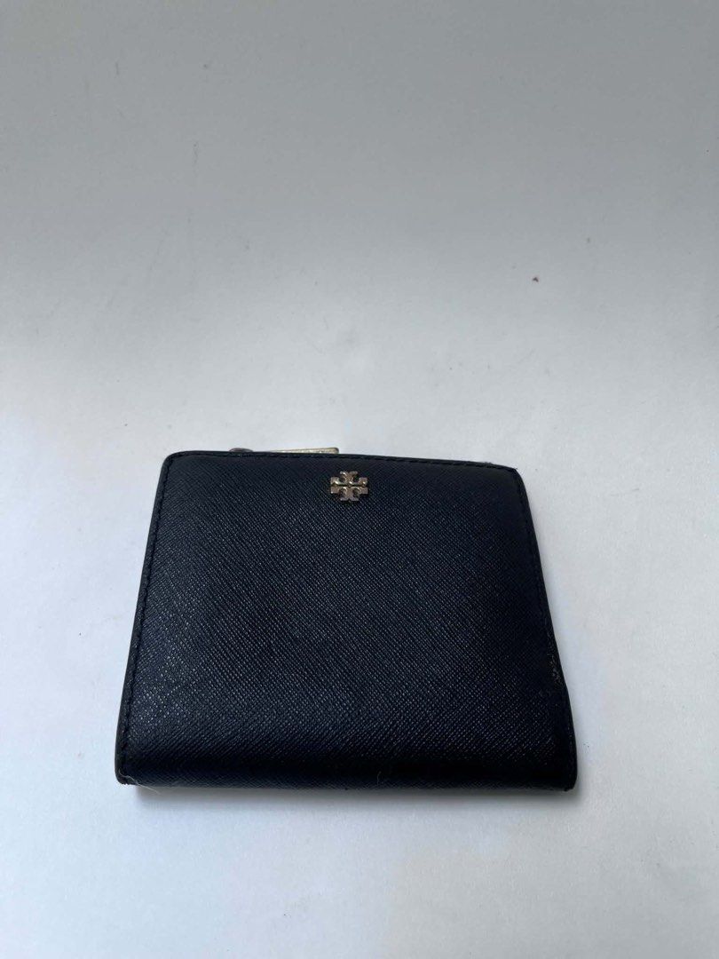 Tory burch (Category: Luxury Bags & Wallets) located in Lipa City. Submitted by thyra06 (Listing ID 1439030578, Image 2). Description: tory burch wallet.
