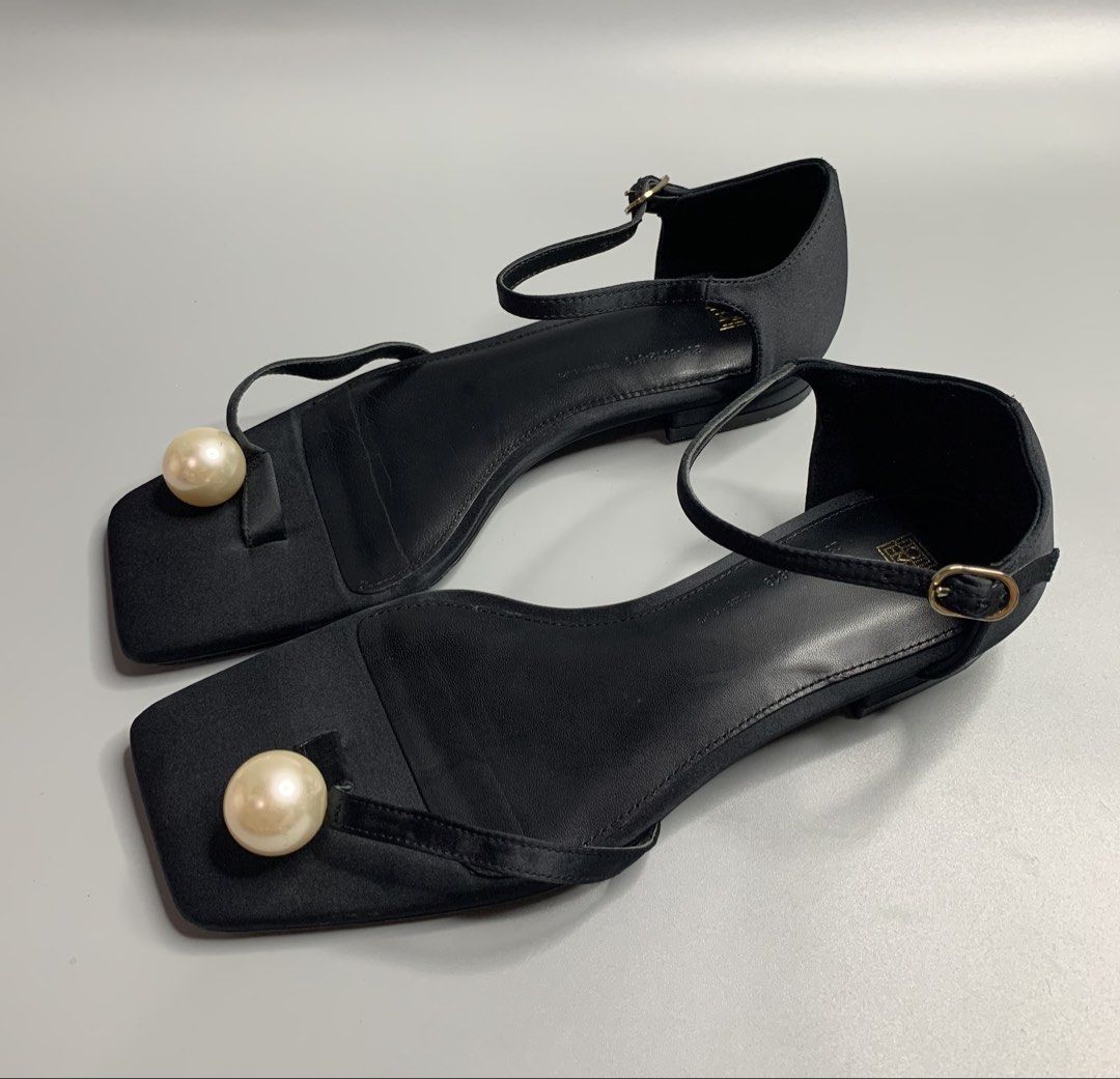 Toteme Black Sandals With Pearl (Category: Sandals) located in Binan City. Submitted by hybrid_archival_theory (Listing ID 1439014200, Image 2). Description: Toteme Black Sandals With Pearl Womens Size- 38 • No Inclusions • Pair Only In Excellent Condition Please Check Detailed Photos Posted For Your Reference Thankyou!!!.