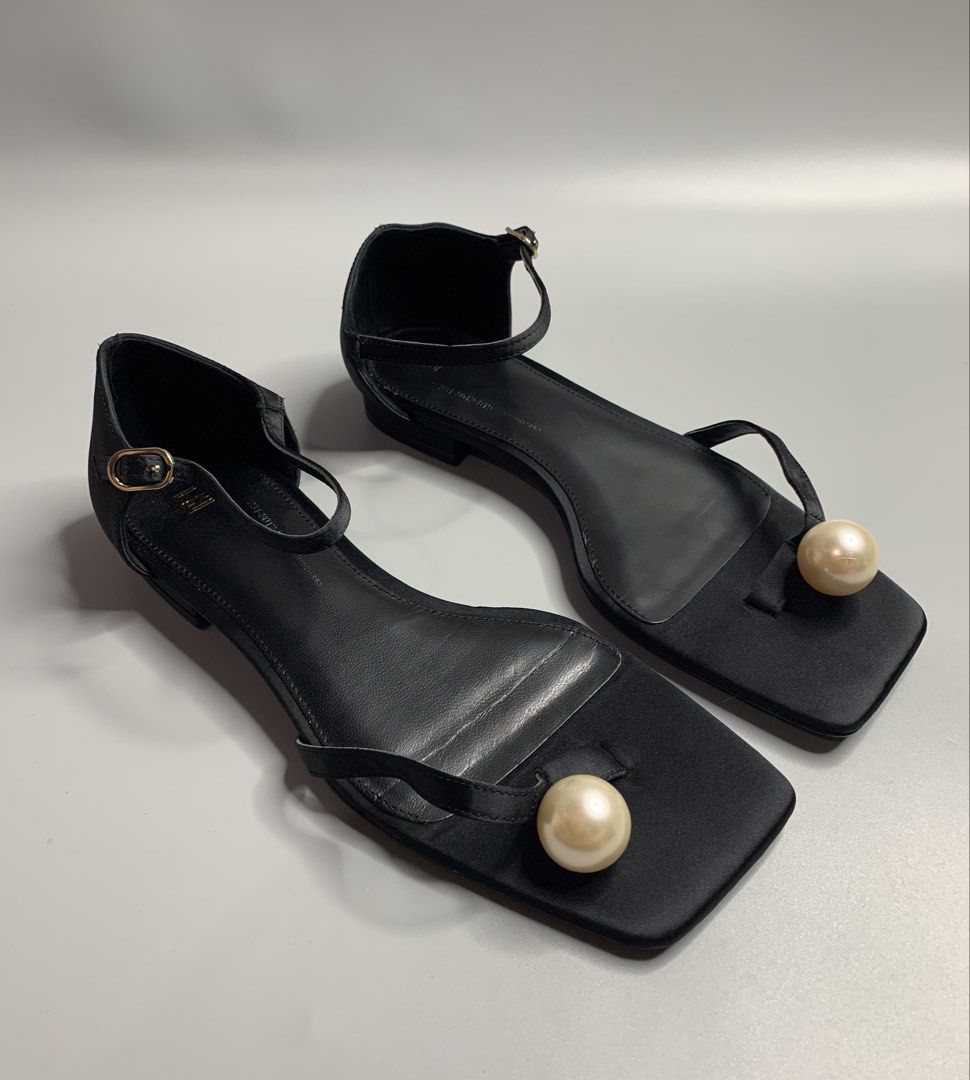 Toteme Black Sandals With Pearl (Category: Sandals) located in Binan City. Submitted by hybrid_archival_theory (Listing ID 1439014200, Image 1). Description: Toteme Black Sandals With Pearl Womens Size- 38 • No Inclusions • Pair Only In Excellent Condition Please Check Detailed Photos Posted For Your Reference Thankyou!!!.