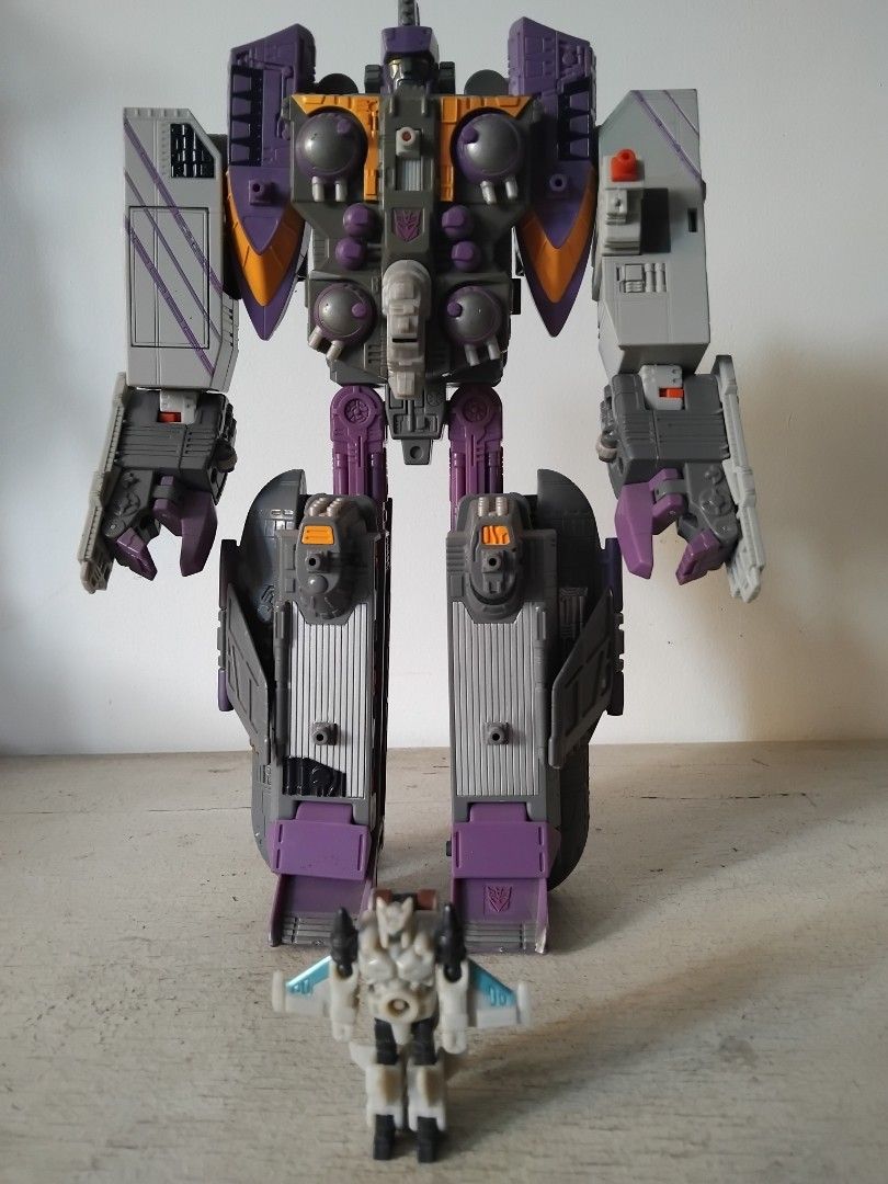 Transformers Armada Overload Minicon Tidal Wave (Category: Vehicle & Diecast Models) located in San Fernando. Submitted by imlikeabird (Listing ID 1438922992, Image 3). Description: - Armada Overload Minicon - Transforms into a vehicle - Color scheme: Gray, purple, and orange (vehicle mode), light tan (robot mode) - Complete with all parts - Vintage toy.
