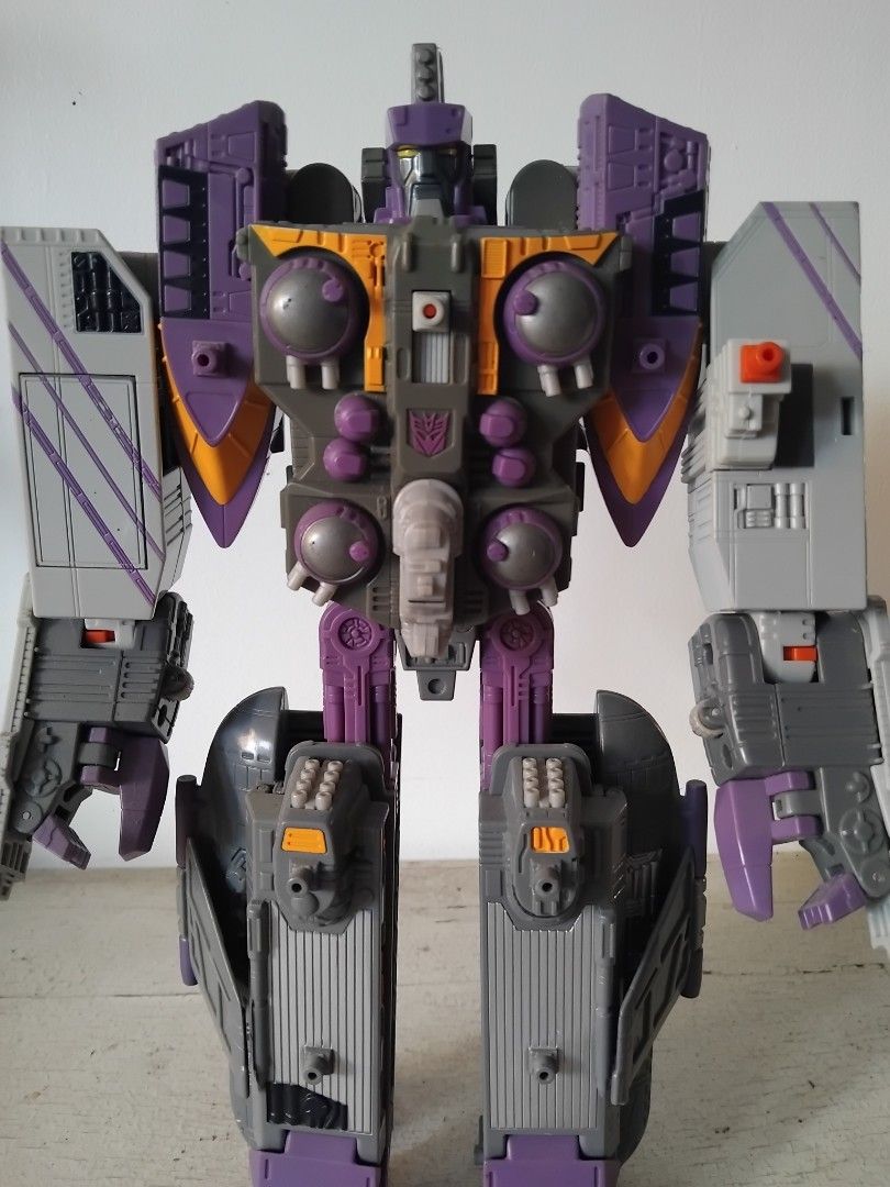 Transformers Armada Overload Minicon Tidal Wave (Category: Vehicle & Diecast Models) located in San Fernando. Submitted by imlikeabird (Listing ID 1438922992, Image 2). Description: - Armada Overload Minicon - Transforms into a vehicle - Color scheme: Gray, purple, and orange (vehicle mode), light tan (robot mode) - Complete with all parts - Vintage toy.