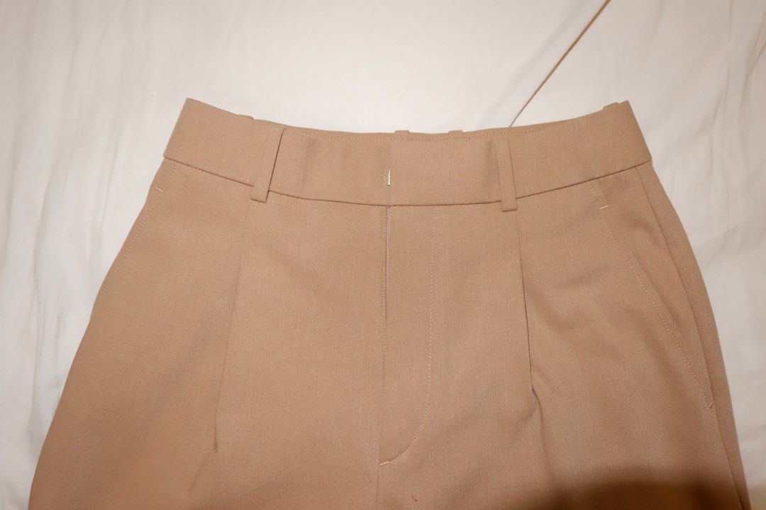 Uni qlo wide leg trousers (Category: Other Bottoms) located in Las Pinas. Submitted by ailasem (Listing ID 1439031860, Image 2). Description: .