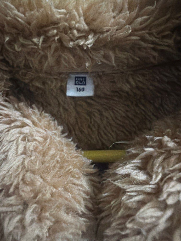 Uniqlo Fur Jacket for kids (Category: Coats, Jackets and Outerwear) located in Santa Rosa. Submitted by carou52874 (Listing ID 1439019788, Image 2). Description: Uniqlo Fur Jacket for Kids (Size:160).