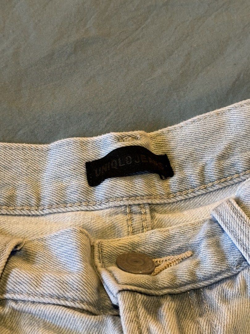 Uniqlo Jeans Denim Shorts (Category: Shorts) located in Taguig. Submitted by adelledeclutters (Listing ID 1439019098, Image 2). Description: - Uniqlo light blue denim shorts - Size 28 (63.5cm) - Classic five-pocket design - Button and zipper closure - Frayed hem - Distressed details.