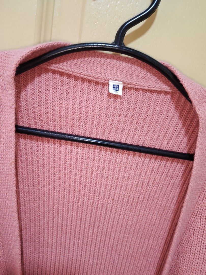 Uniqlo Pink Cardigan (Category: Coats, Jackets and Outerwear) located in Quezon City. Submitted by thelittlebookworm_ (Listing ID 1439024701, Image 3). Description: - fits small to large - Button-up style - Features two pockets - Ribbed knit texture - Classic, open design - Comfortable and versatile - Perfect for layering - Size tag visible.