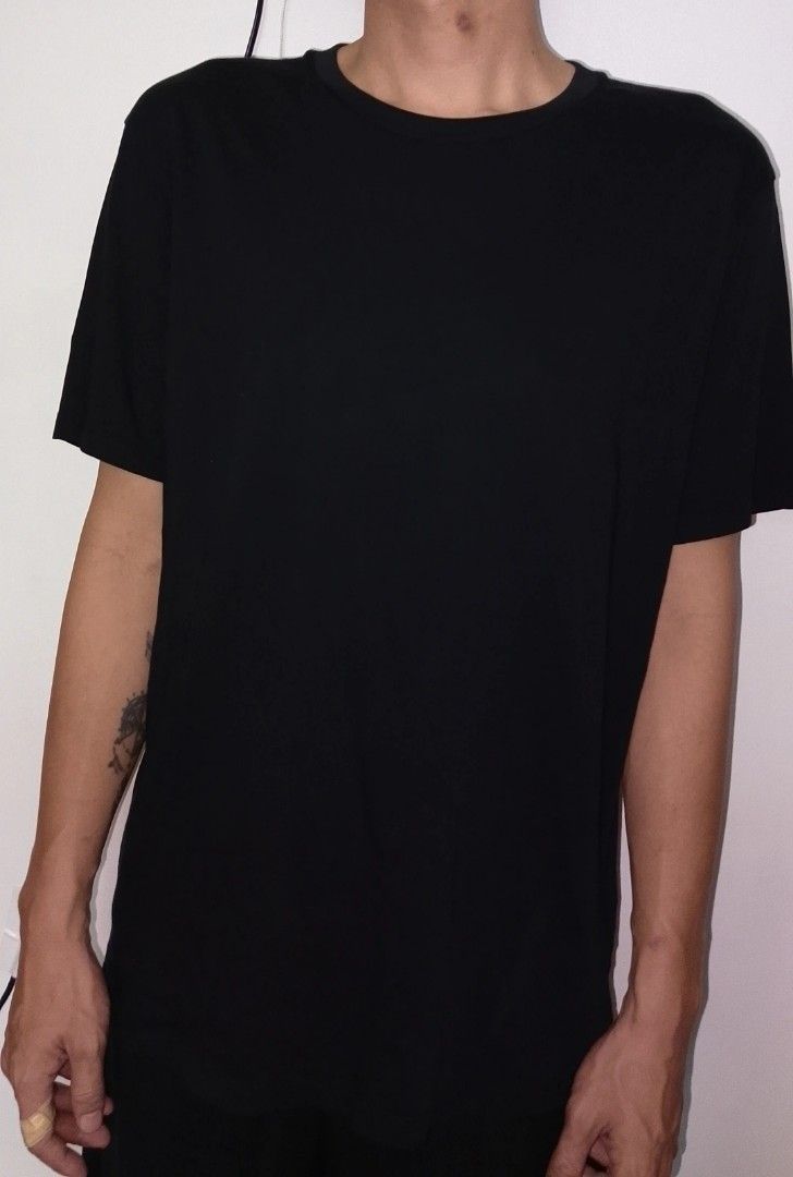Uniqlo Supima Shirt (Category: Tshirts & Polo Shirts ) located in Silang. Submitted by deneclutter. (Listing ID 1438926495, Image 1). Description: uniqlo supima xl on tag black P250.