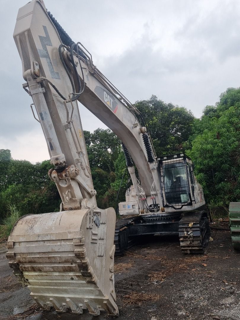 USED Caterpillar 336D2 L Excavator (Category: Heavy Vehicles) located in Angeles City. Submitted by buzz2024 (Listing ID 1438904860, Image 2). Description: USED EXCAVATOR (CATERPILLAR) Model No.: 336D2 Year: 2023.