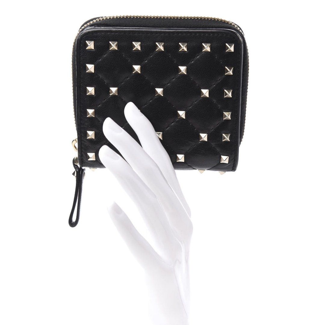 VALENTINO GARAVANI ROCKSTUD WALLET (Category: Wallets & Card holders) located in Manila. Submitted by walter_wt (Listing ID 1438929374, Image 1). Description: VALENTINO GARAVANI Nappa Rockstud Spike Compact Zip Around Wallet Black Condition- 9/10 With dustbag.