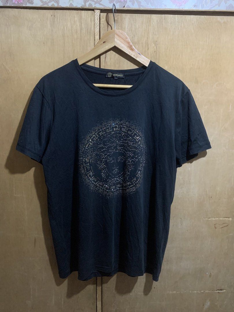 Versace Medusa Head T-shirt (Category: Tshirts & Polo Shirts ) located in Manila. Submitted by haven_thrift (Listing ID 1438924087, Image 1). Description: - Black Versace T-shirt - Features Medusa head design - Crew neck and short sleeves - Size: XXL - Soft fabric - Authentic Versace tag.