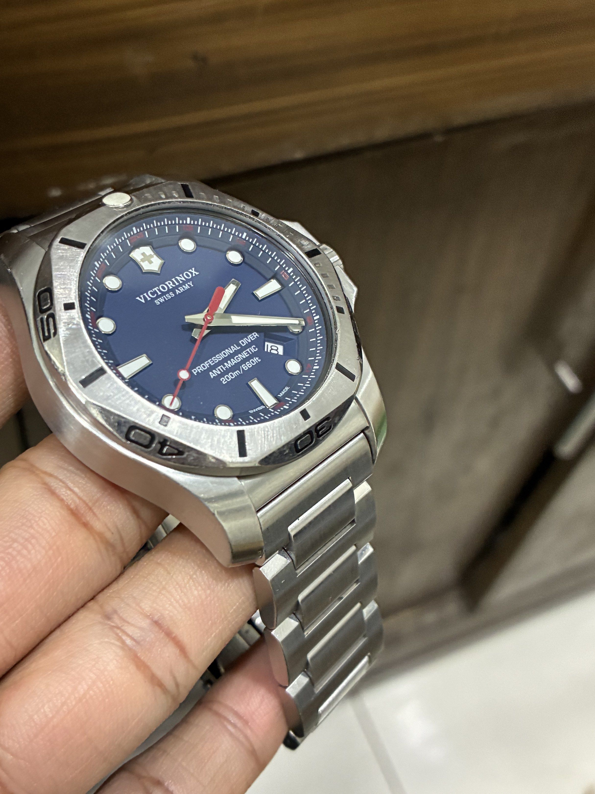 Victorinox Diver Mens Watch (Category: Men's Watches) located in Manila. Submitted by tictac921 (Listing ID 1438909014, Image 2). Description: .