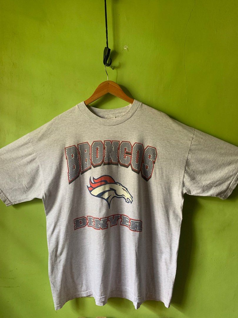 Vintage 1990s Denver Broncos NFL tee (Category: Tshirts & Polo Shirts ) located in Cagayan de Oro. Submitted by premium_thrifts (Listing ID 1438911949, Image 1). Description: Gray colorway. Good condition. Issues: slight crackprint, slight yellowing on the front collar, and on some parts - MEASUREMENTS: L29" x W25" 24" (shoulder to shoulder) 9.2" (sleeve length) Fits 2XL Add shipping fee (via JRS or J&T).