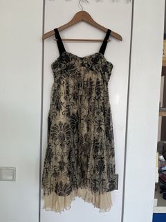 Karen Millen gold sequin tulle dress, Women's Fashion, Dresses & Sets,  Dresses on Carousell