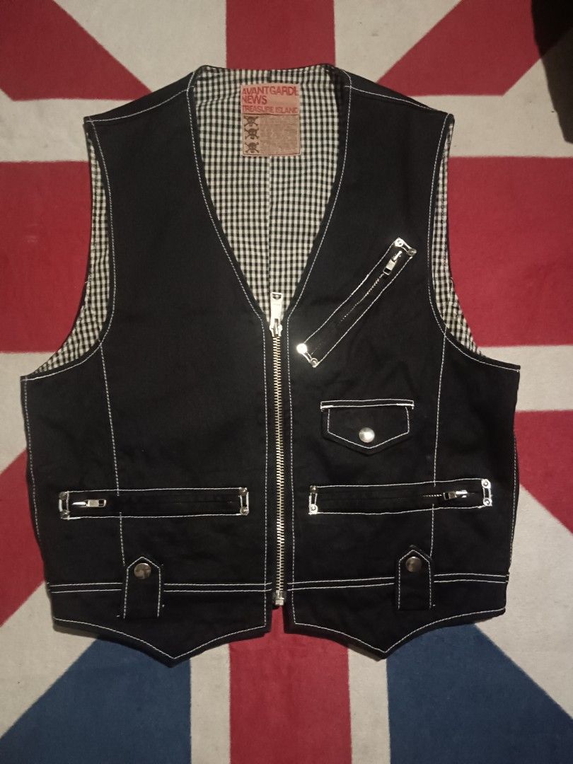 Vintage motorcycle vest (Category: Coats, Jackets and Outerwear) located in Santa Cruz. Submitted by rae_declutclothes (Listing ID 1439015263, Image 1). Description: +sf dimes 14x19.