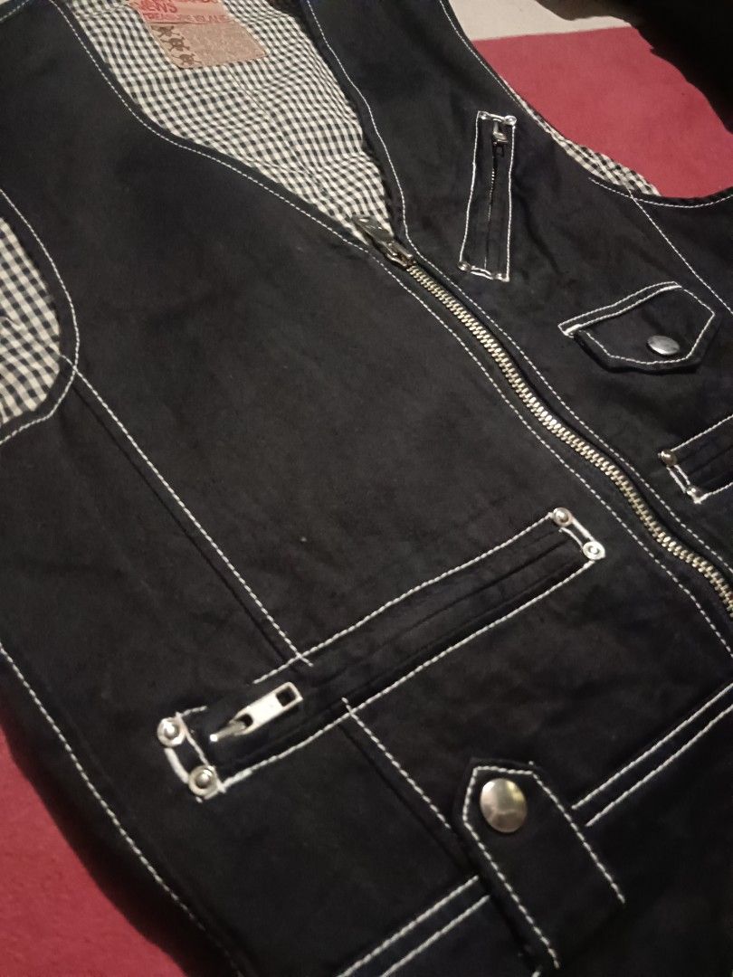 Vintage motorcycle vest (Category: Coats, Jackets and Outerwear) located in Santa Cruz. Submitted by rae_declutclothes (Listing ID 1439015263, Image 2). Description: +sf dimes 14x19.