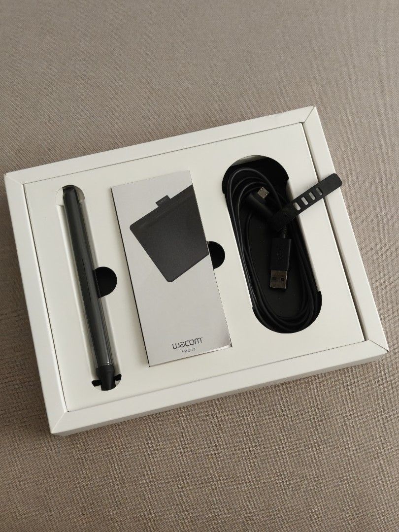 Wacom Intuos Drawing Tablet - Like New459074445897246720