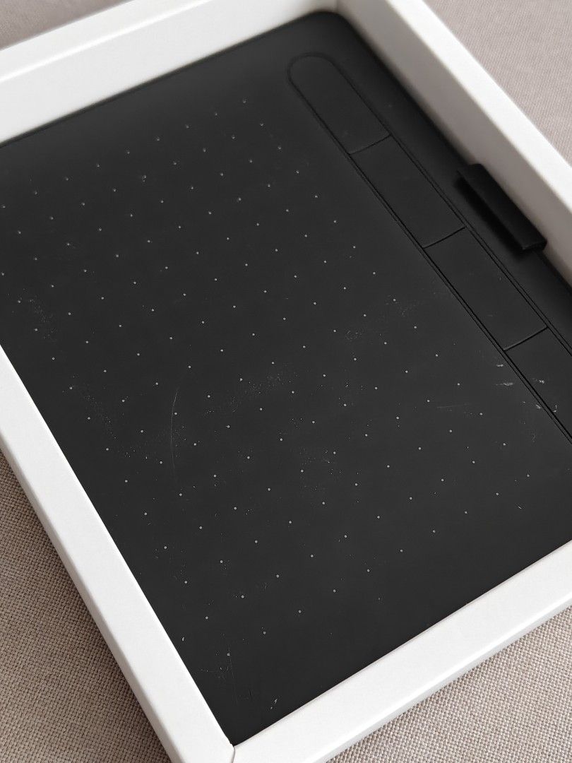 Wacom Intuos Drawing Tablet - Like New459074445897246721