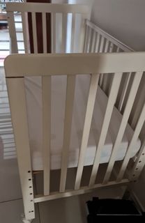 (Category: ) located in . Submitted by ahlam (Listing ID 1439006057, Image 1). Description: .