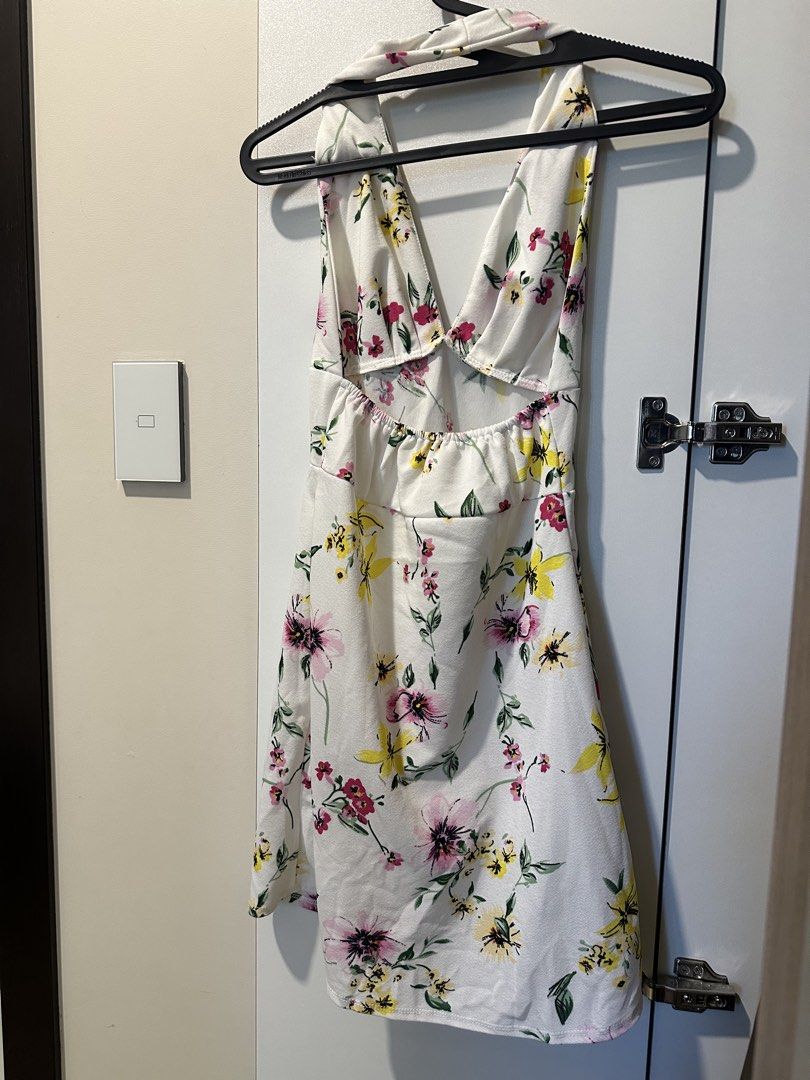 White Floral Halter Dress (Category: Dresses) located in Pasig City. Submitted by amazingfindss (Listing ID 1438928571, Image 2). Description: - White halter dress - Floral print - V-neckline - Open back - Fitted bodice - Flared skirt - Lightweight and comfortable - Ideal for summer or casual events.