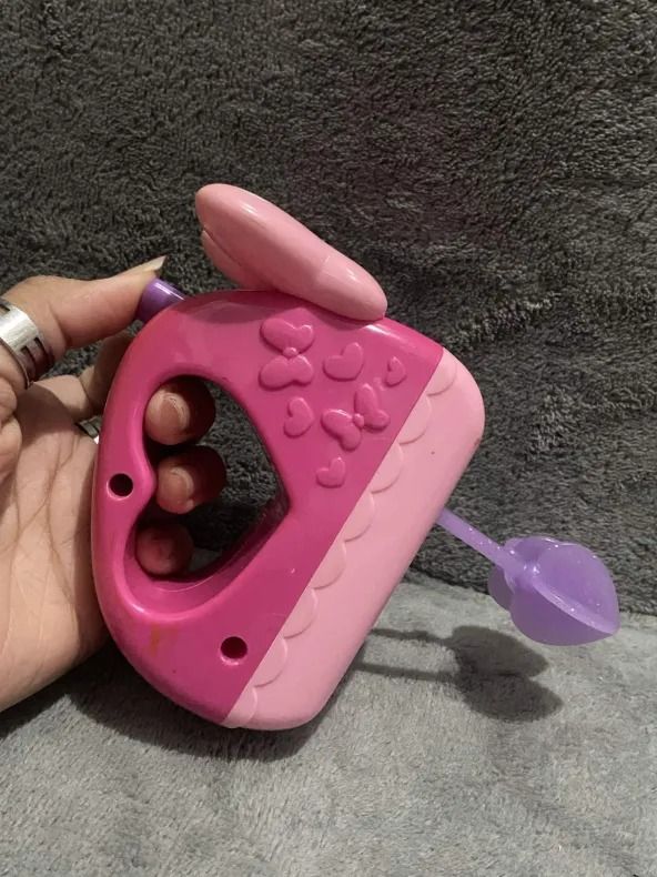 Working minnie mouse hand mixer kitchen toy (Category: Kids Toys) located in Valenzuela. Submitted by feur.u (Listing ID 1439026841, Image 2). Description: No batteries needed.