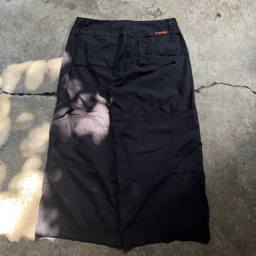 Y2K JNCO JEANS TACTICAL PANTS (Category: Jeans) located in Manila. Submitted by thrift.2.haven (Listing ID 1438943315, Image 2). Description: 38” WIDTH 38” LENGTH ISSUE: COLOR RATE 9/10.