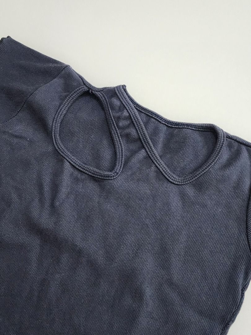 ZARA Dark Blue Asymmetrical Top - S (Category: Blouses) located in Makati City. Submitted by goldentree-goods (Listing ID 1438944615, Image 3). Description: - ZARA Dark Blue Asymmetrical Top - EU S - Features: Navy blue, hollow-out slim fit short-sleeved T-shirt with a sweet and spicy style design. - Preloved item - The fit was cropped on me, the sleeves are too short for me. (I range between M to S) - Size: S / EU 36 / UK 8 / US 4 .