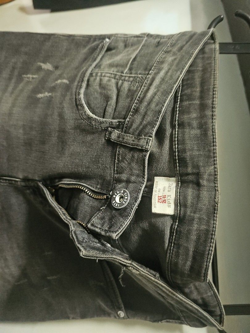 Zara Distressed Jeans - Size 11-12 (Category: Jeans) located in Lupao. Submitted by selahthriftedclothing (Listing ID 1439001737, Image 2). Description: - Zara dark grey jeans - Distressed detailing - Button and zipper closure - Two front and two back pockets - Size: 11-12 / 152.