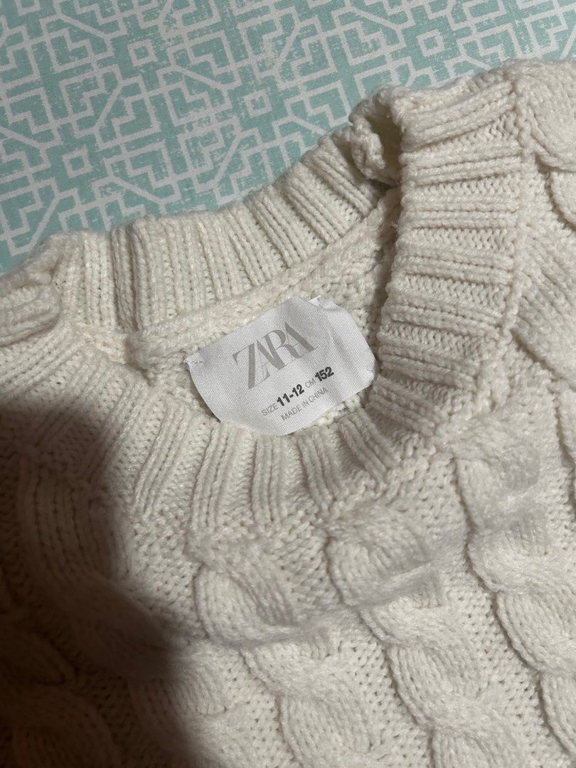 Zara Knitted Longsleeve Sweatshirt (Category: Longsleeves) located in Las Pinas. Submitted by ameothings (Listing ID 1438952274, Image 2). Description: SIZE XS-S semi crop color: cream dm if interested!.