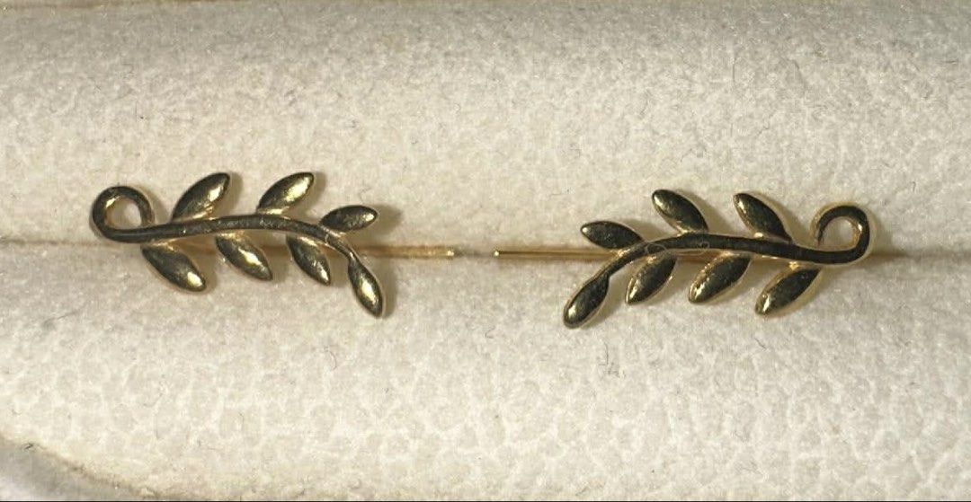 18k Gold Earrings (Category: Earrings) located in Manila. Submitted by declutterw1thme (Listing ID 1439130444, Image 1). Description: .