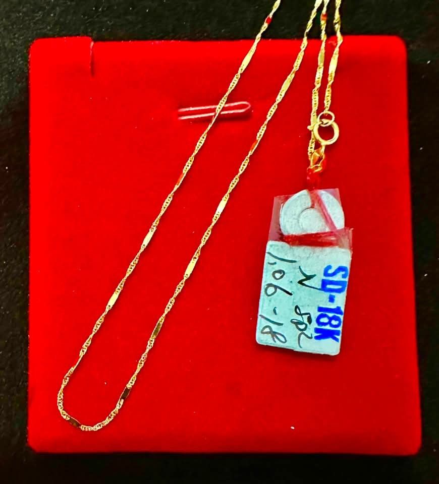 18k Saudi Gold twisted bar necklaces (Category: Necklaces) located in Manila. Submitted by bhelgoldseller2ndaccount (Listing ID 1439207940, Image 2). Description: New!!✨New!!✨New!! Authentic 18k Saudi Golds 💯pawnable/naisasanla 💯with high appraisal rate 💯good investment 💯Direct supplier price 👉OPEN for resellers 🌺please take time to evaluate their actual sizes and grams 👉Best panggift for all occasions ✅ Sold per grams not per piece Kya lo