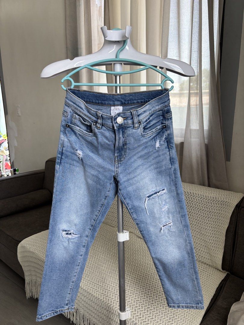 👖 Zara Straight Ripped Denim Pants (Category: Babies & Kids Fashion) located in San Pedro. Submitted by shungabels (Listing ID 1439115095, Image 1). Description: 👖 Zara Straight Ripped Denim Pants • Size 8 (runs small, best fit 6–7 petite) • Excellent condition 💰 ₱350.