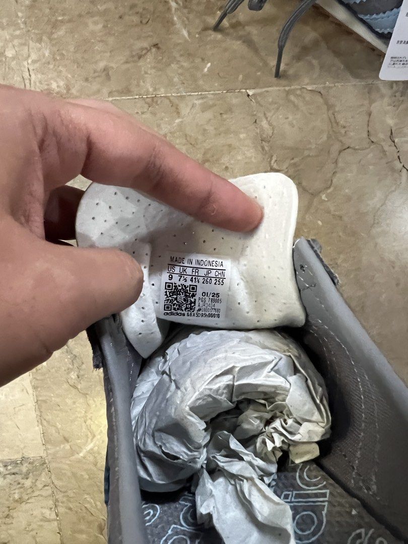 Adidas SL 72 OG Grey Blue (Category: Sneakers) located in Bacolod City. Submitted by chikiverd (Listing ID 1439248805, Image 3). Description: - Adidas SL 72 OG sneakers - Color: Grey and Blue - Features the iconic three stripes - Size: US 9, UK 7.5, FR 41 1/3, CHN 260, JPN 255 - New with original box - Made in Indonesia.