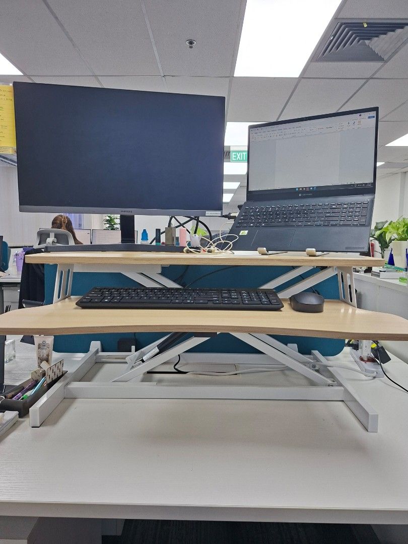 Adjustable tables459952966159585280