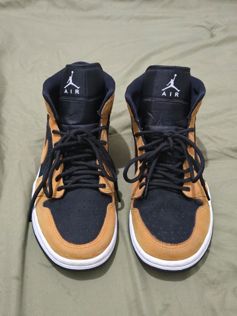 Air Jordan 1 Mid SE "Desert Ochre (Category: Sneakers) located in Manila. Submitted by avi_r (Listing ID 1439187463, Image 1). Description: Size: 9 ✨ Like-new condition | 10/10 ✨ Original from US 🇺🇸 ✨ Clean inside & out ✨ Super comfy and stylish on feet ✨ Perfect for everyday fits & streetwear looks 📌 Minimal signs of use 📌 Good as new.