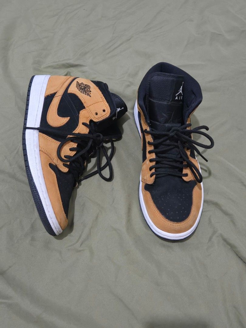 Air Jordan 1 Mid SE "Desert Ochre (Category: Sneakers) located in Manila. Submitted by avi_r (Listing ID 1439187463, Image 3). Description: Size: 9 ✨ Like-new condition | 10/10 ✨ Original from US 🇺🇸 ✨ Clean inside & out ✨ Super comfy and stylish on feet ✨ Perfect for everyday fits & streetwear looks 📌 Minimal signs of use 📌 Good as new.