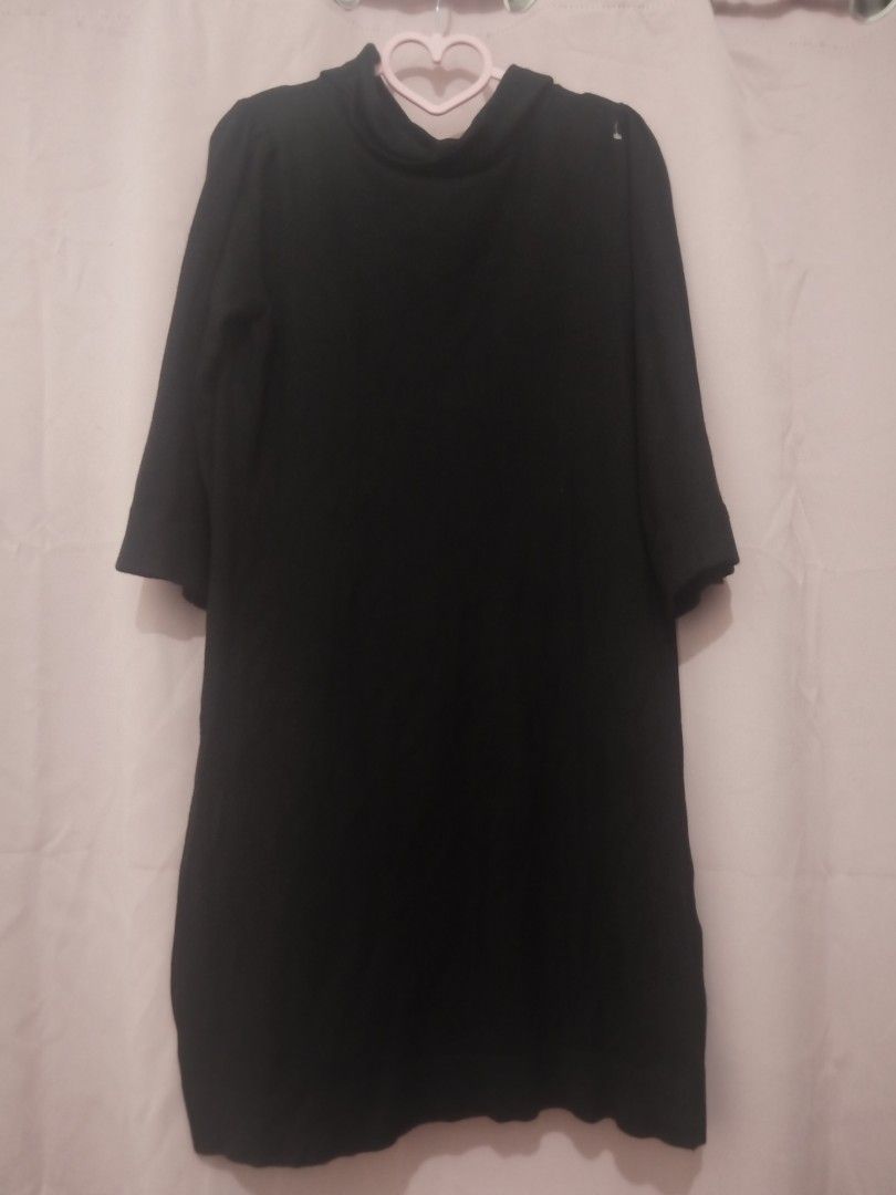 Alfani Black Dress - Size M (Category: Dresses) located in Manila. Submitted by everythingmustgo.18 (Listing ID 1439110501, Image 2). Description: - Alfani black midi dress - Classic mock neck design - Long sleeves - Size: Medium - Made in China.