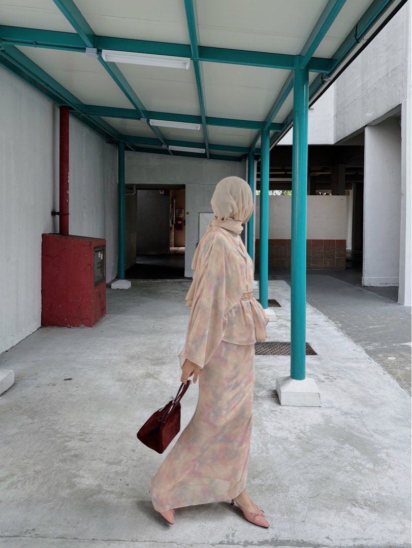 Alia B kurung - Ranea (Category: Baju Kurung & sets) located in Johor Bahru. Submitted by lilisss24 (Listing ID 1439068613, Image 3). Description: Worn once and in a very great condition 💯💯 Bought for RM645 .